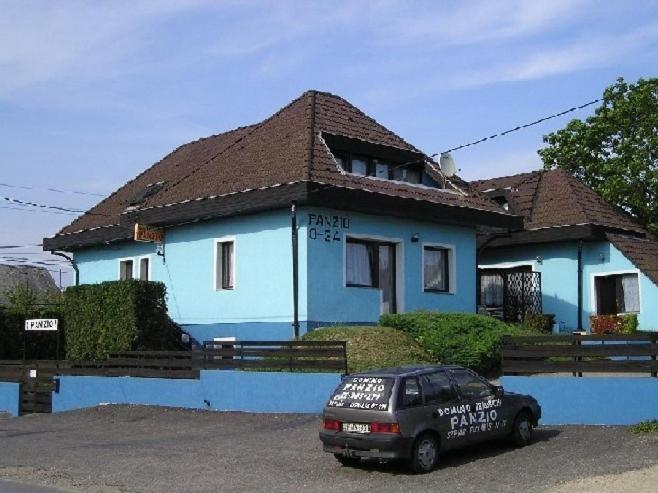 Bed and Breakfast Domino Panzio à Székesfehérvár Extérieur photo